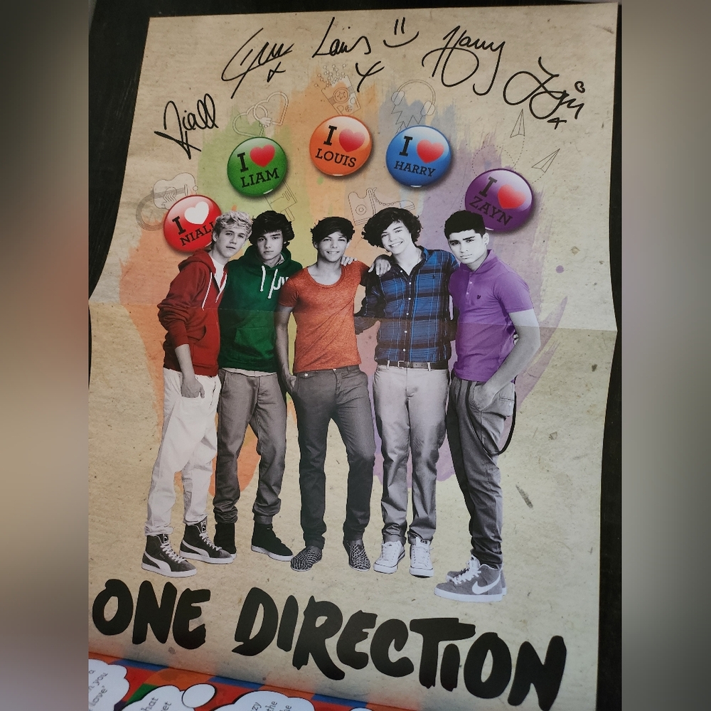 One Direction Ultimate Fan Book - Picture 2 of 16